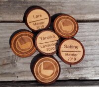 Bagtag aus Holz personalisiert