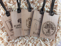 Bagtag aus Holz