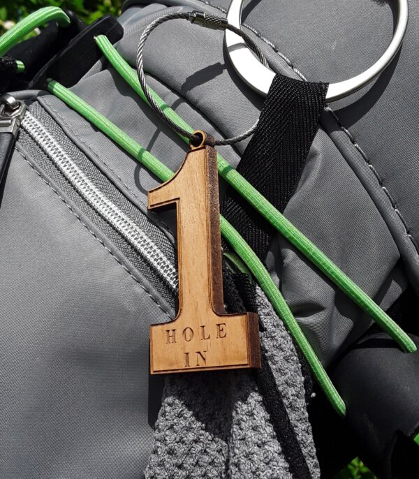 Hole In One - Bagtag aus Holz