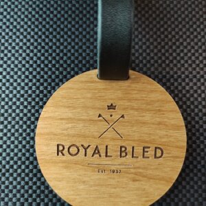 Bagtag aus Holz personalisiert