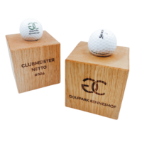 clubtags Eichenwürfel Golfpokal mit Golfball Renneshof