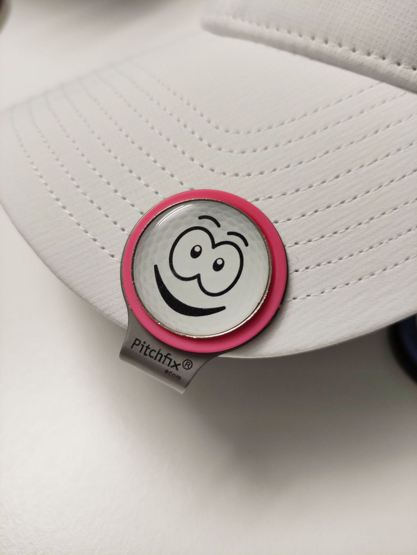 hat clip pink