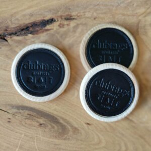 clubtags Ballmarker Holz Leder mit Namen personalisiert