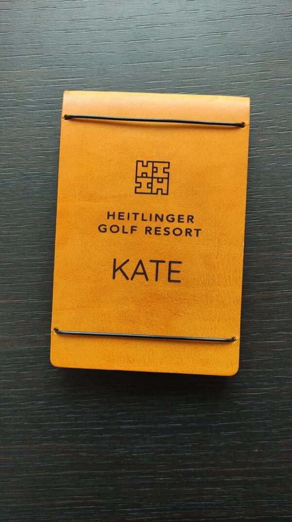 clubtags limited edition Safran Scorekartenmappe Heitlinger Hof Resort Kate Selvent